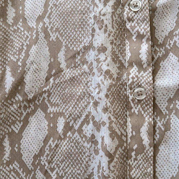 Animal print beige long sleeve e blouse - Picture 6 of 6